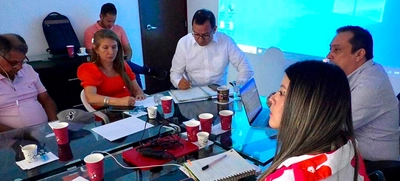 Movilidad realiza mesa técnica con taxistas para combatir el transporte informal