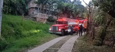 Acciones interinstitucionales permitieron controlar dos incendios forestales el domingo