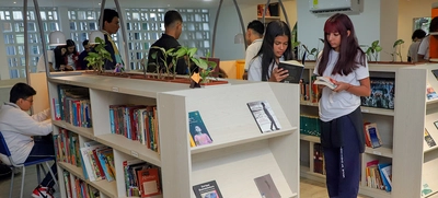 Una biblioteca escolar con nombre de mujer