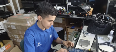 Jefry Gómez, un curioso de los computadores formado por Todas y Todos a Estudiar