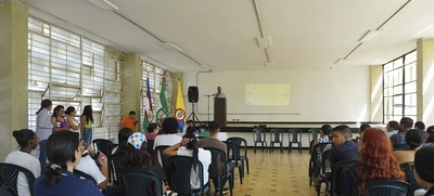 Maestros de la Normal Farallones de Cali publicaron libro sobre formación docente