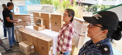 Alcaldía entrega vehículo y equipos tecnológicos a establecimientos carcelarios