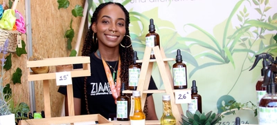 Jóvenes emprendedoras usan el viche como producto capilar: Zimbabwe al natural