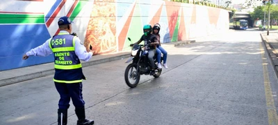 Movilidad Distrital rechaza la agresión que sufrió un agente de tránsito