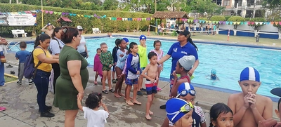 Festival de natación en la Urbanización Barranquilla permitió ver a los nuevos talentos de Cali