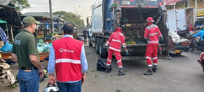 Vendedores de galería Santa Elena comprometidos con el manejo responsable de residuos