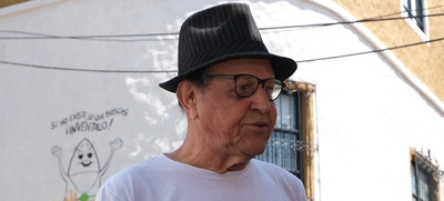 Una bala le dañó la cabeza hace 50 años. Y a pesar de eso, vive feliz