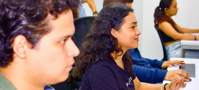 El cine y la comunicación orientan el camino de Laura