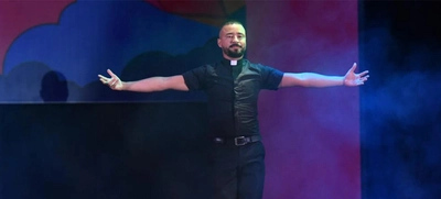 El sacerdote Víctor Gaviria Molina quiere ser el patrono de los bailarines