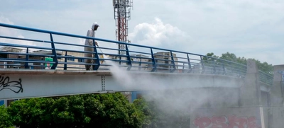 Con lavado de áreas públicas, la Alcaldía de Cali enluce puentes, hundimientos y sitios turísticos