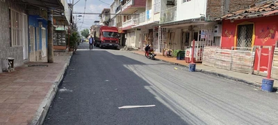 Vías del barrio Alirio Mora Beltrán lucen renovadas con ‘Obras de Corazón’
