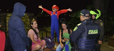 Acompañamiento de las autoridades durante jornada del Halloween en zonas tradicionales de celebración