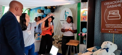 Creatividad e innovación en la Feria de Emprendimiento de la Institución Alfonso López Pumarejo