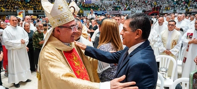 Monseñor Luis Fernando Rodríguez recibió el palio arzobispal en Asamblea Sinodal