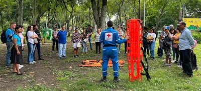 Vendedores informales se capacitan para participar en ‘Alumbrado Navideño’