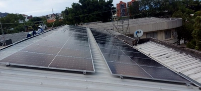 Más de 15.000 estudiantes de sedes educativas oficiales se benefician con páneles solares
