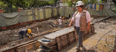 Mónica, la ingeniera que impulsa la obra del Instituto Popular de Cultura sede El Lido