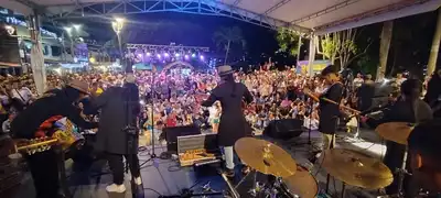 Feria Alternativa cierra con broche de oro en la Loma de la Cruz y continua en Los Cristales