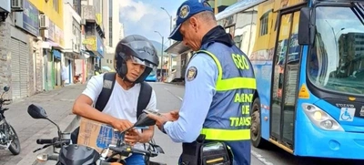 El uso de chalecos reflectivos para los motociclistas en Cali es obligatorio:  Secretaría de Movilidad