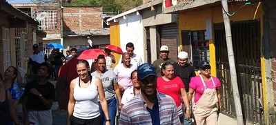 ¡Salimos a buscar a los estudiantes! IEO Nuevo Latir hizo caminata en comunas 13, 14 y 15