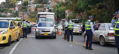 Secretaría de Movilidad hizo presencia activa en la vía al mar durante el ‘plan retorno’ del primer puente de Semana Santa