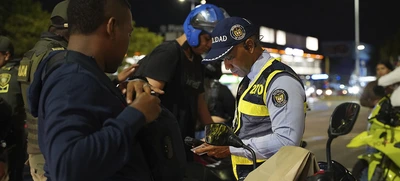 La Secretaría de Movilidad de Cali continúa con los operativos para detectar placas ilegibles o adulteradas en vehículos.