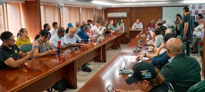 En conversatorio alcalde Alejandro Eder y periodistas hablaron de la COP16 y construcción de ciudad