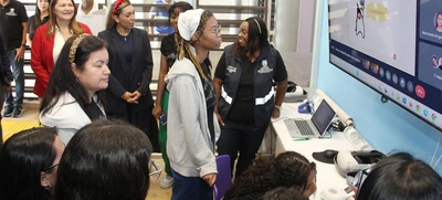 Cali celebra y fortalece el conocimiento de las niñas y mujeres en Tecnologías de la Información y las Comunicaciones