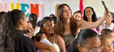 Pasos de Alegría: la Subsecretaría de Atención a la Primera Infancia acompañó a la Gestora Social de Cali en una donación de zapatos a niños y niñas de la Comuna 20
