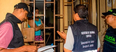 Alcaldía de Cali brinda atención integral a los habitantes de edificaciones en riesgo en el sector de Chiminangos