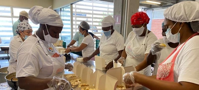 Un total de 1300 personas se benefician cada fin de semana a través de raciones alimenticias en el Tecnocentro