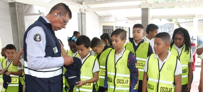 Estudiantes de la institución educativa Eva Riascos Plata se certificaron como Patrulleros Escolares