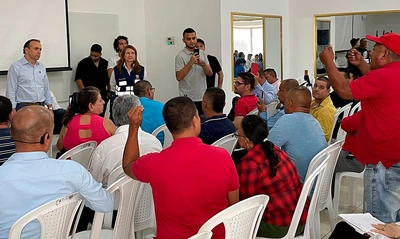 El Alcalde Eder reafirma su compromiso con los taxistas de Cali