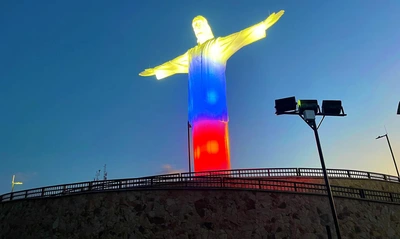 ¡Cristo Rey brilla por Colombia! Monumento se iluminó tricolor para el primer partido de la selección en la Copa América