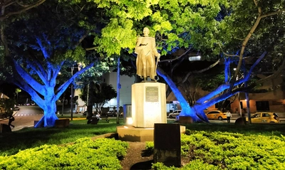 Siete lugares emblemáticos de Cali se iluminaron en homenaje a las comunidades refugiadas y desplazadas