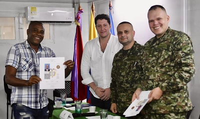 Víctimas del conflicto armado reciben sus libretas militares en Cali de manera gratuita