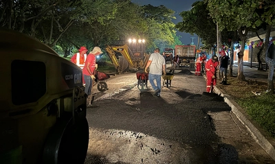 Cuadrilla nocturna de la Secretaría de Infraestructura tapó decenas de huecos y mejoró la movilidad en el barrio El Caney