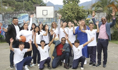 Vuelven los estudiantes a las aulas con la garantía de contar con transporte y alimentación escolar