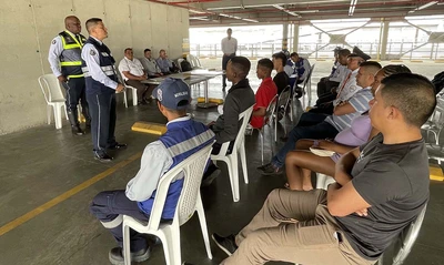 23 jóvenes se graduaron como reguladores viales para mejorar la movilidad en el sur de Cali