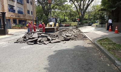 Alcaldía de Cali continúa la recuperación de vías en la comuna 22 y todos los días dice ¡chao hueco!