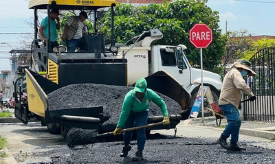 Alcaldía de Cali ha invertido más de 1.000 millones de pesos en la recuperación de maquinaria amarilla para mejorar vías de la ciudad