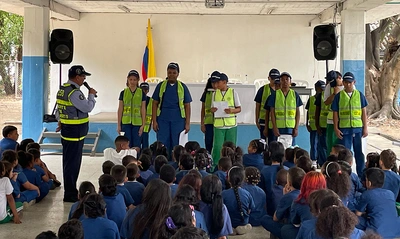 24 nuevos ‘patrulleritos escolares’ de la Institución Educativa General Santander están listos para promover la seguridad vial en Cali