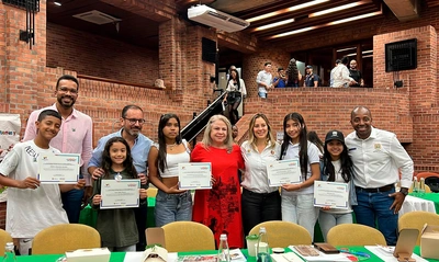 En el primer Consejo de Gobierno Infantil, una niña venezolana dirigió las Tecnologías de la Información y las Comunicaciones de Cali