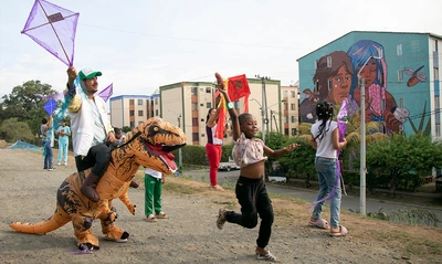 Con pícnic, una tarde de cometas y actividades lúdicas, los niños  fueron protagonistas en el jarillón del río Cauca