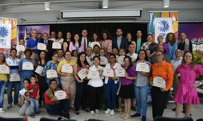 Taxistas y periodistas de Cali se graduaron como EmbajaCOP para ayudar a turistas y visitantes en la COP16
