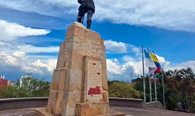 Vandalizada por segunda vez, en menos de 2 meses, placa de Sebastíán de Belalcázar