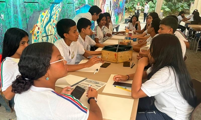 Las bellas postales de la biodiversidad que niños y niñas de colegios caleños pintaron para los visitantes de la COP16