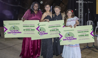 ¡Atención cantantes aficionados, los estamos buscando!  Abrimos convocatoria para el concurso  ‘La Voz de Los Cristales’