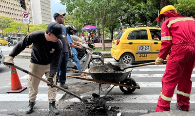 Eliminan cientos de huecos en la Avenida Sexta Norte gracias al equipo ‘ERI’ de la Secretaría de Infraestructura