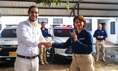 Con la entrega de dos vehículos a Migración Colombia, Alcaldía de Cali fortalece apoyo al trabajo de este organismo en la ciudad